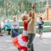 Tarantella Paar tanzt auf der Kreuzung